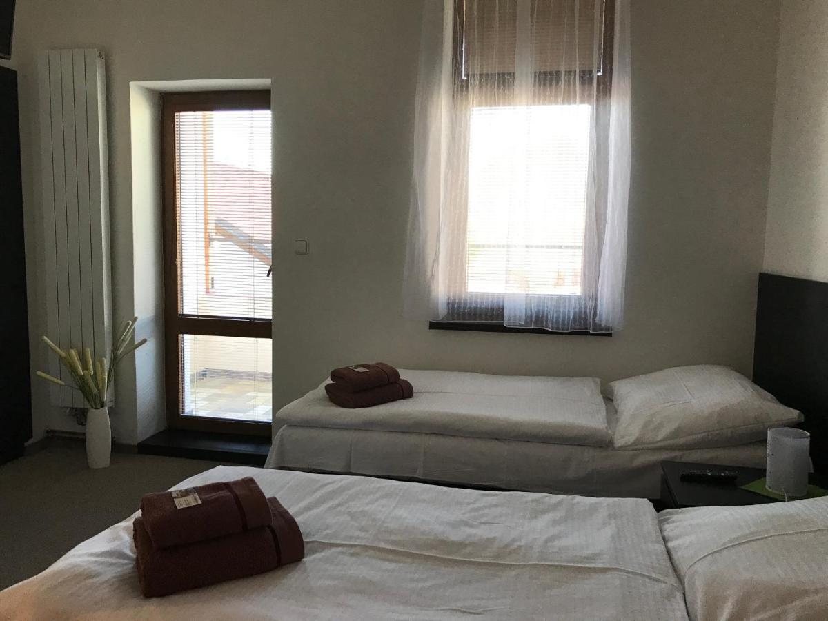 Hotel Jordanek Opočno Εξωτερικό φωτογραφία